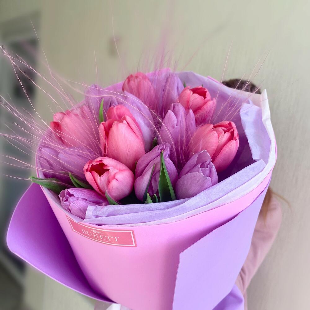 https://content2.flowwow-images.com/data/flowers/1000x1000/54/1740896071_11994554.jpg