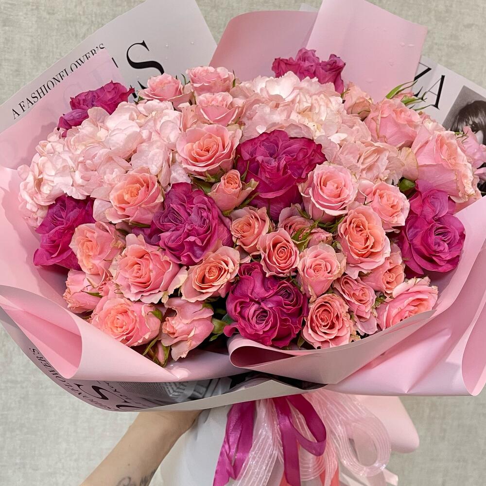 https://content2.flowwow-images.com/data/flowers/1000x1000/28/1741101024_75197628.jpg