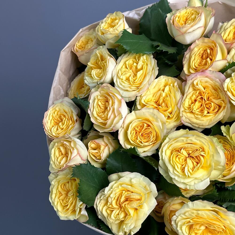 https://content2.flowwow-images.com/data/flowers/1000x1000/72/1741346441_13625572.jpg